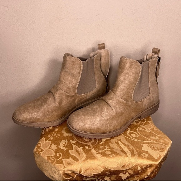 NWOT VERY G SIZE 10 TAN FAUX SUEDE BOOTIES WESTERN BOHO - Picture 6 of 13